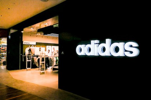 Adidas muss Gewinnprognose herabstufen