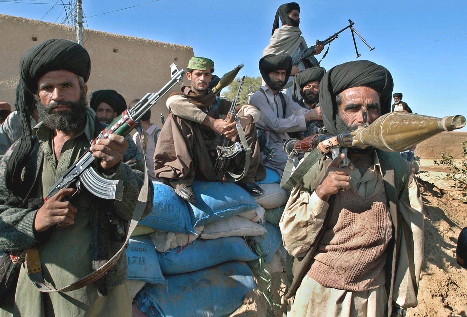 Sicherheitskräfte patrouillieren in ländlichen Gebieten während der Operationen in Belutschistan