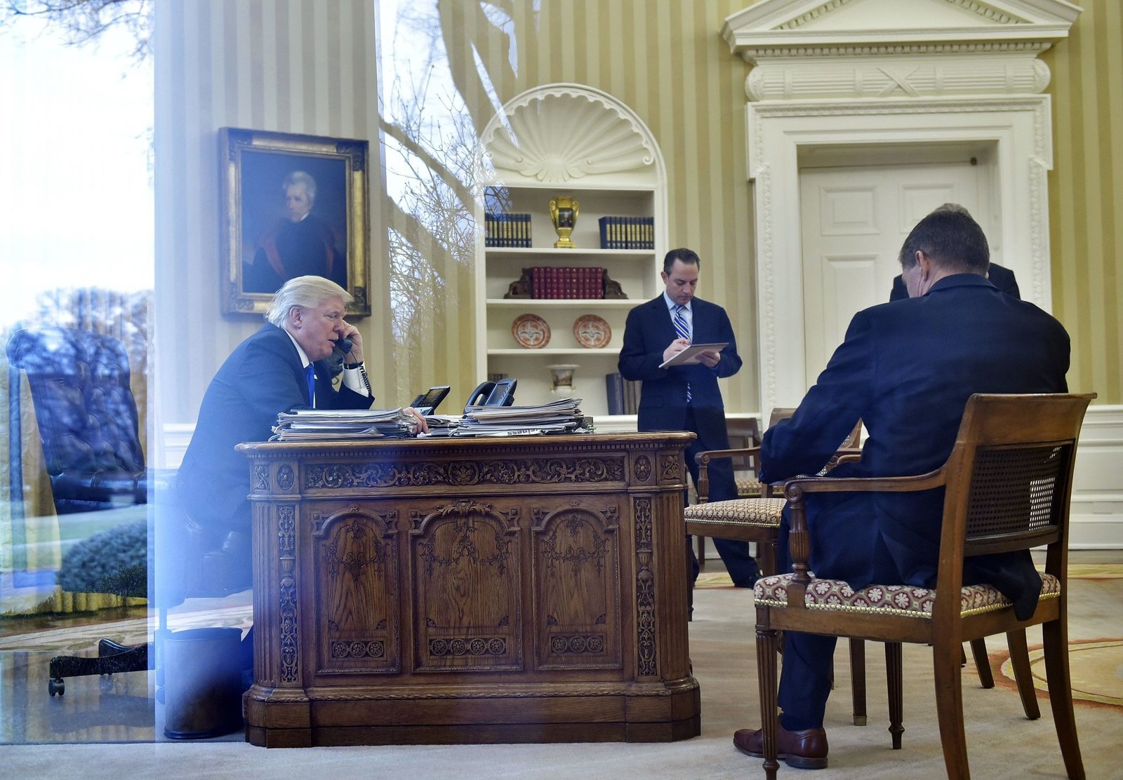 Trump warnt Iran vor Angriff mit Blick auf iranische Militäranlagen