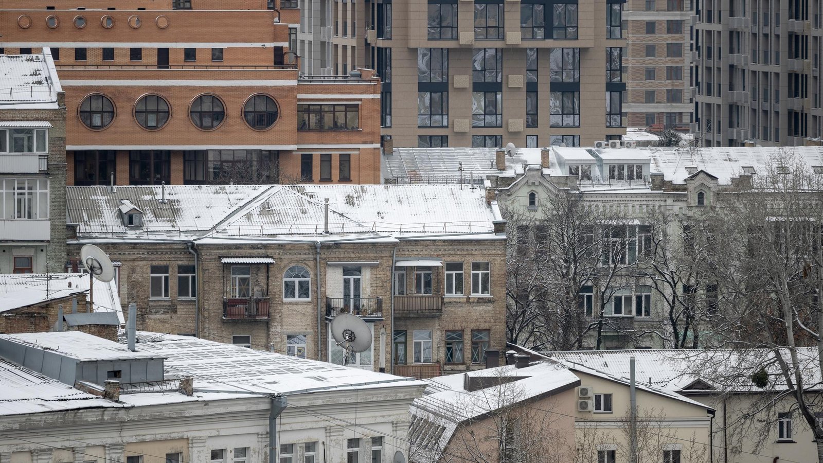 Generatoren sichern Grundversorgung in der Ukraine Energiekrise Winter