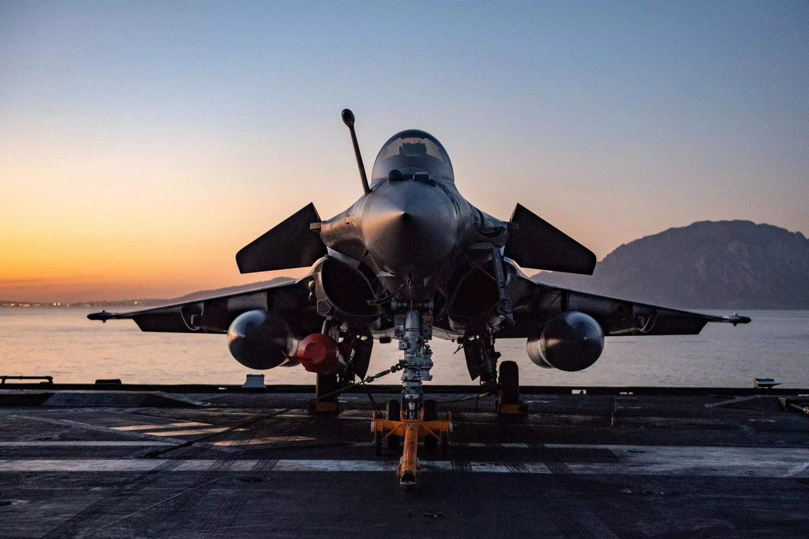 Bodencrew arbeitet an der Modernisierung indische Luftwaffe in Neu Delhi