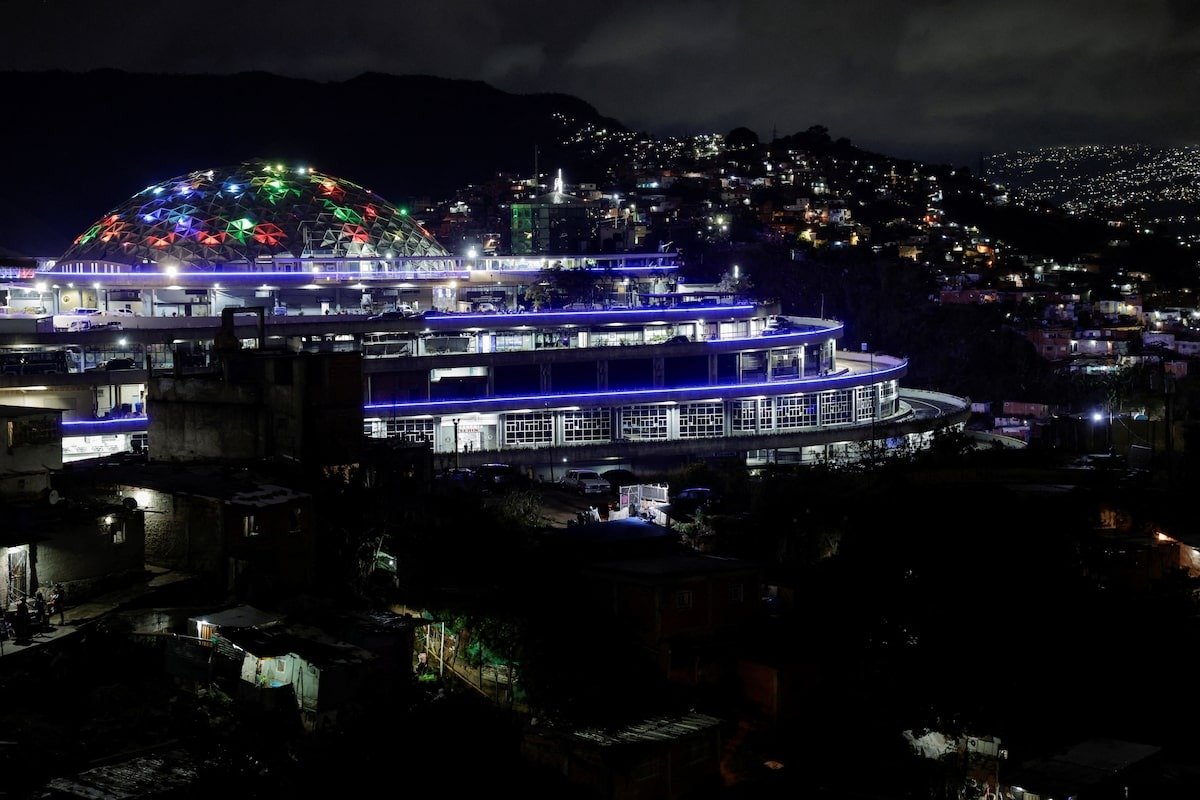 Menschen feiern Javier Tarazona Freilassung Venezuela und setzen ein Zeichen für Menschenrechte