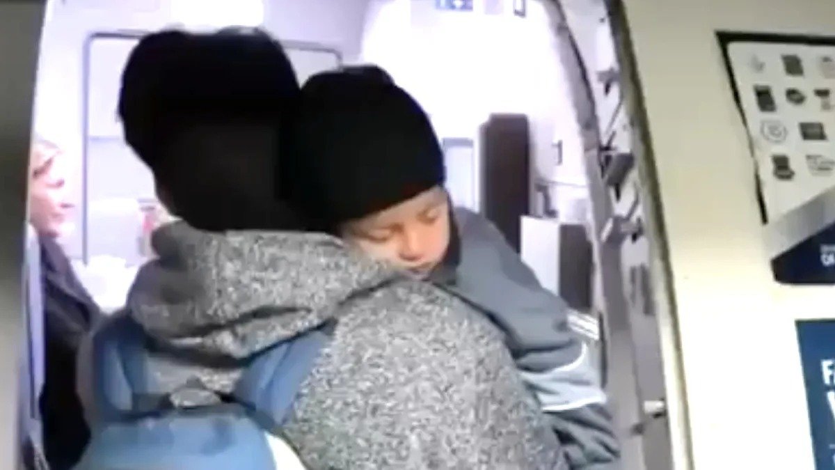 Kerzen und Transparente bei einer Mahnwache gegen die Praxis bei der die US-Regierung versucht fünfjährigen aus Minnesota abzuschieben.