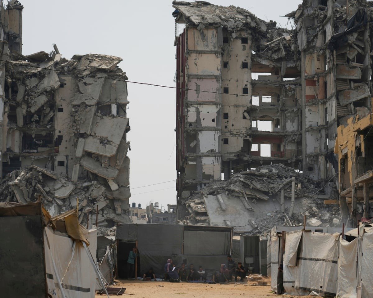 Fassadenschaden an Wohngebäude nach einem Angriff auf Nordisrael