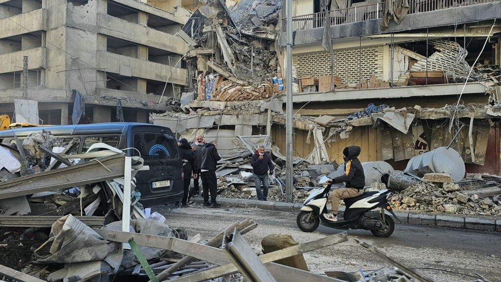 Trümmer am Flughafen nachdem Iran greift Aserbaidschan an