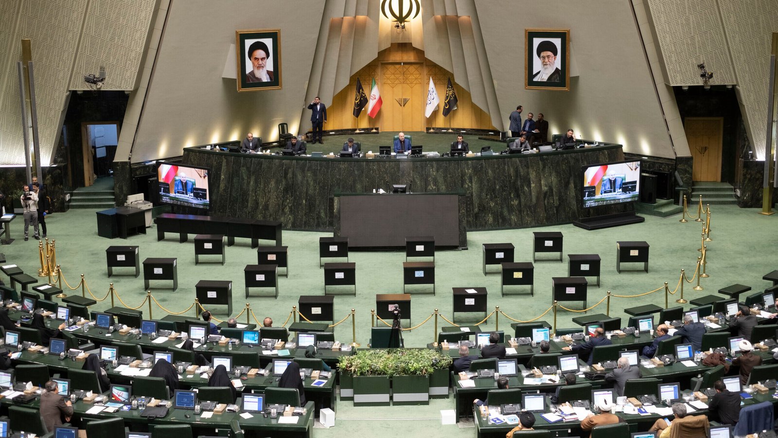 Iranisches Parlament diskutiert Transitgebühren in der Straße von Hormus
