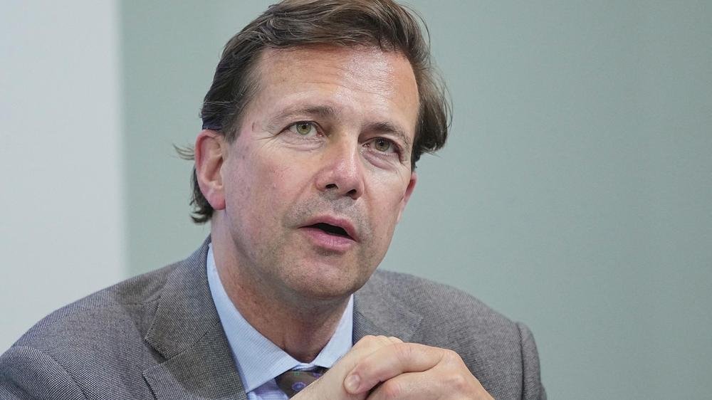 Israel kritisiert deutschen Botschafter Gideon Sa’ar bei Pressekonferenz