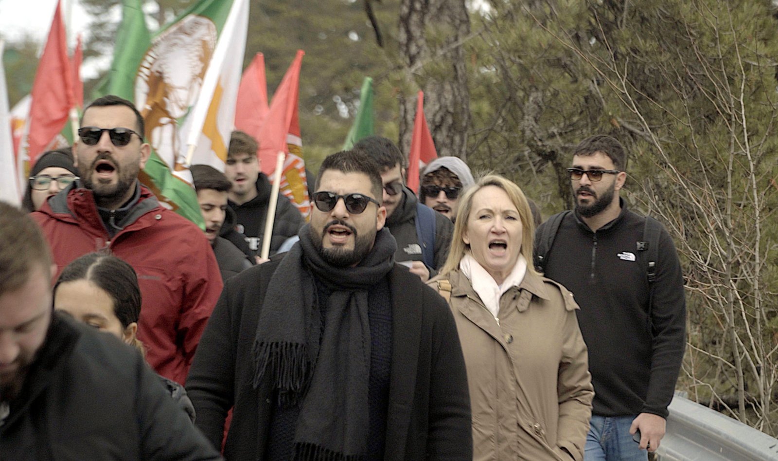 Teilnehmer einer Demonstration bei den Proteste in Zypern im März 2026.