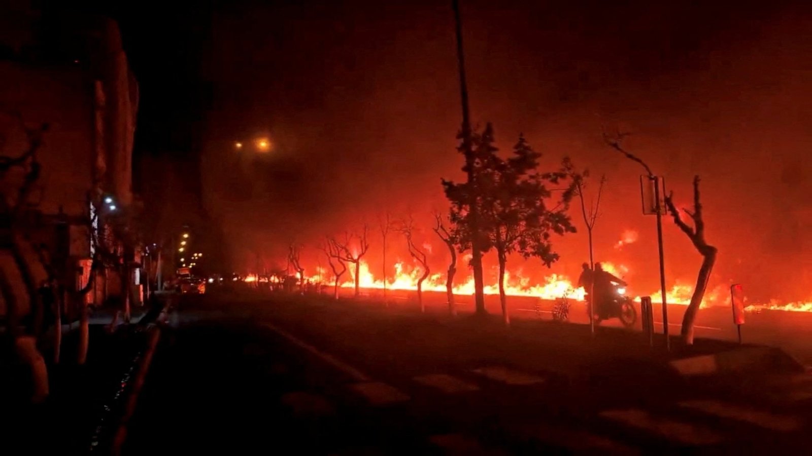 Luftverschmutzung und Schwarzer Regen im Iran über Teheran