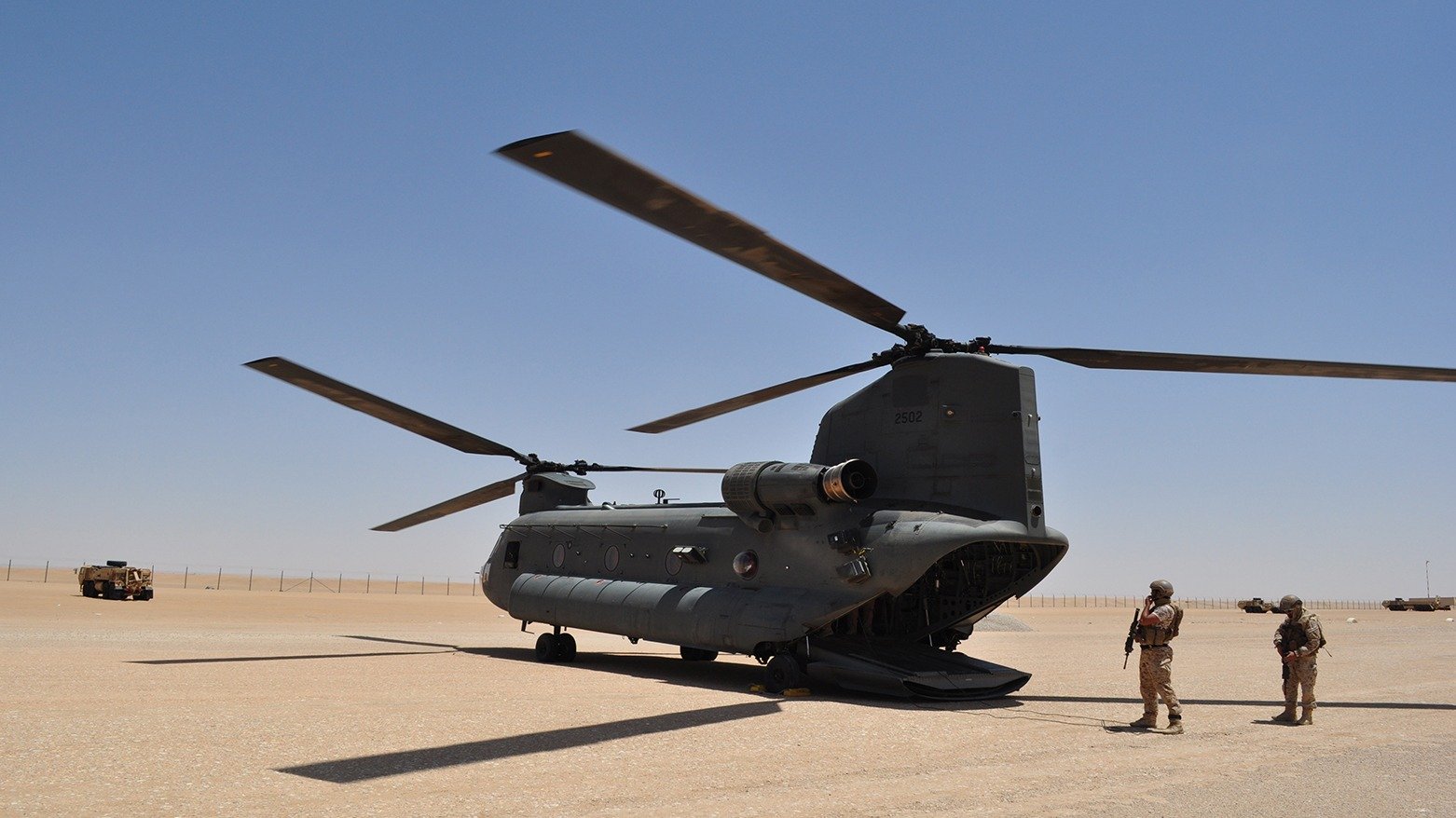 Ein Militärhubschrauber nach dem Hubschrauberabsturz in VAE während einer Patrouille