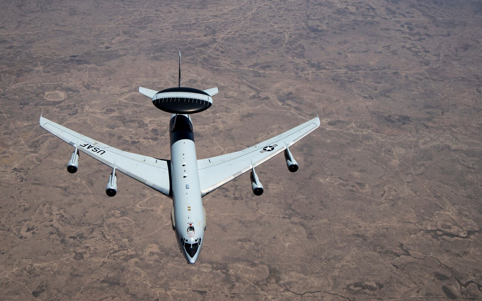 US-Flugzeug zerstört zeigt beschädigte Radarkuppel AWACS