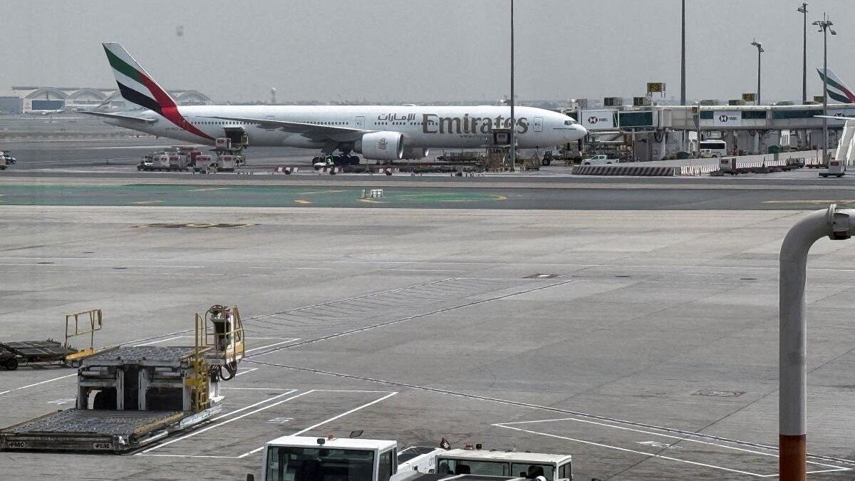 Brand am Flughafen Dubai – Feuerwehr im Einsatz