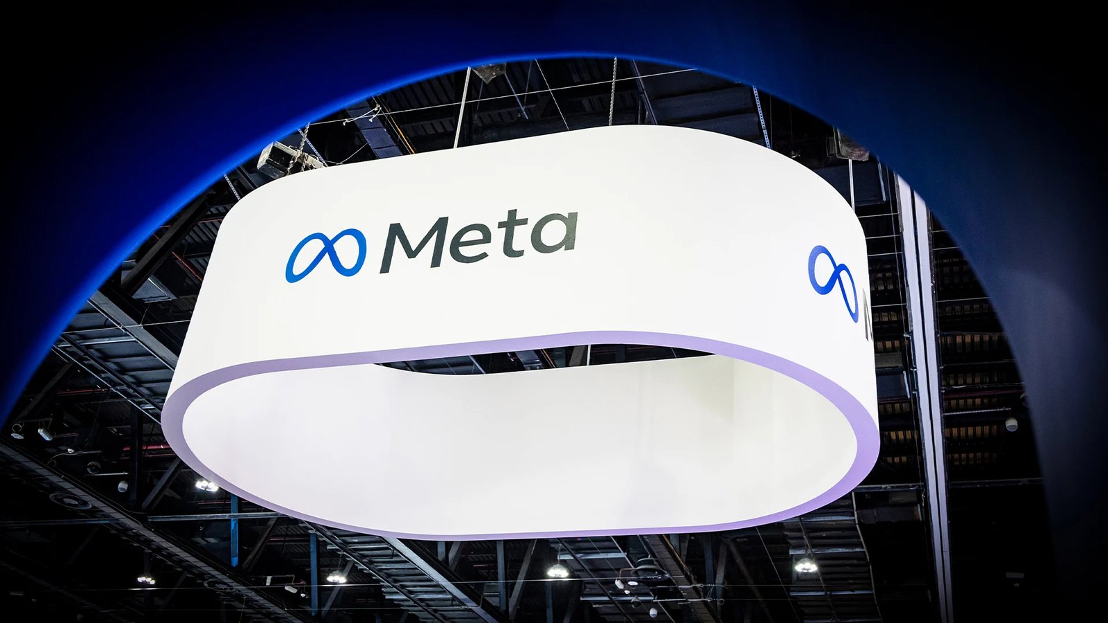 Meta Mitarbeiter im Reality Labs Büro