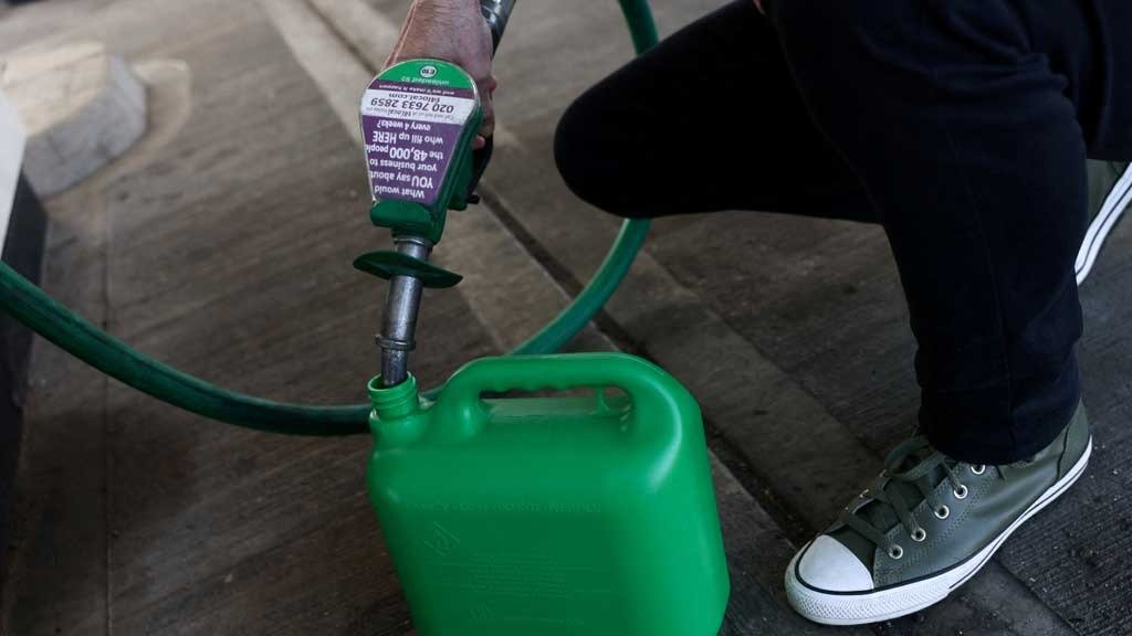 Eine moderne Ölplattform sichert die globale Energieversorgung im Jahr 2026.