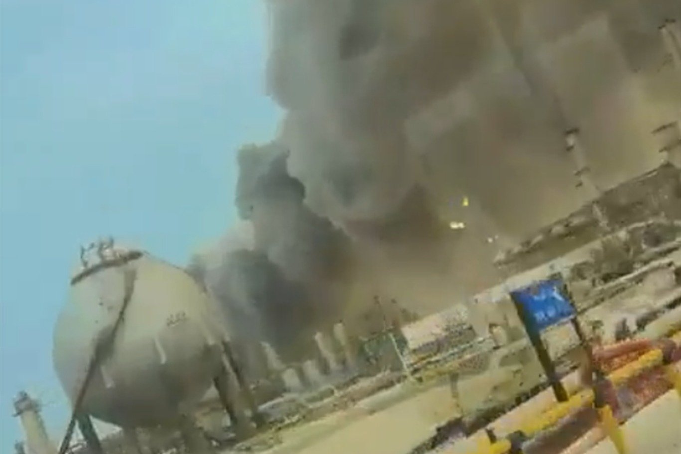 Panorama der Raffinerie nach dem Angriff auf Ras Tanura