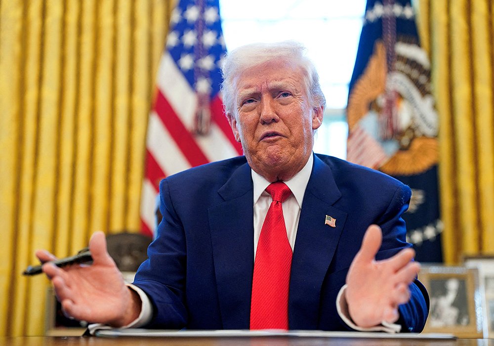 US-Kriegsschiff überwacht die Kharg Insel im Golf von Hormus