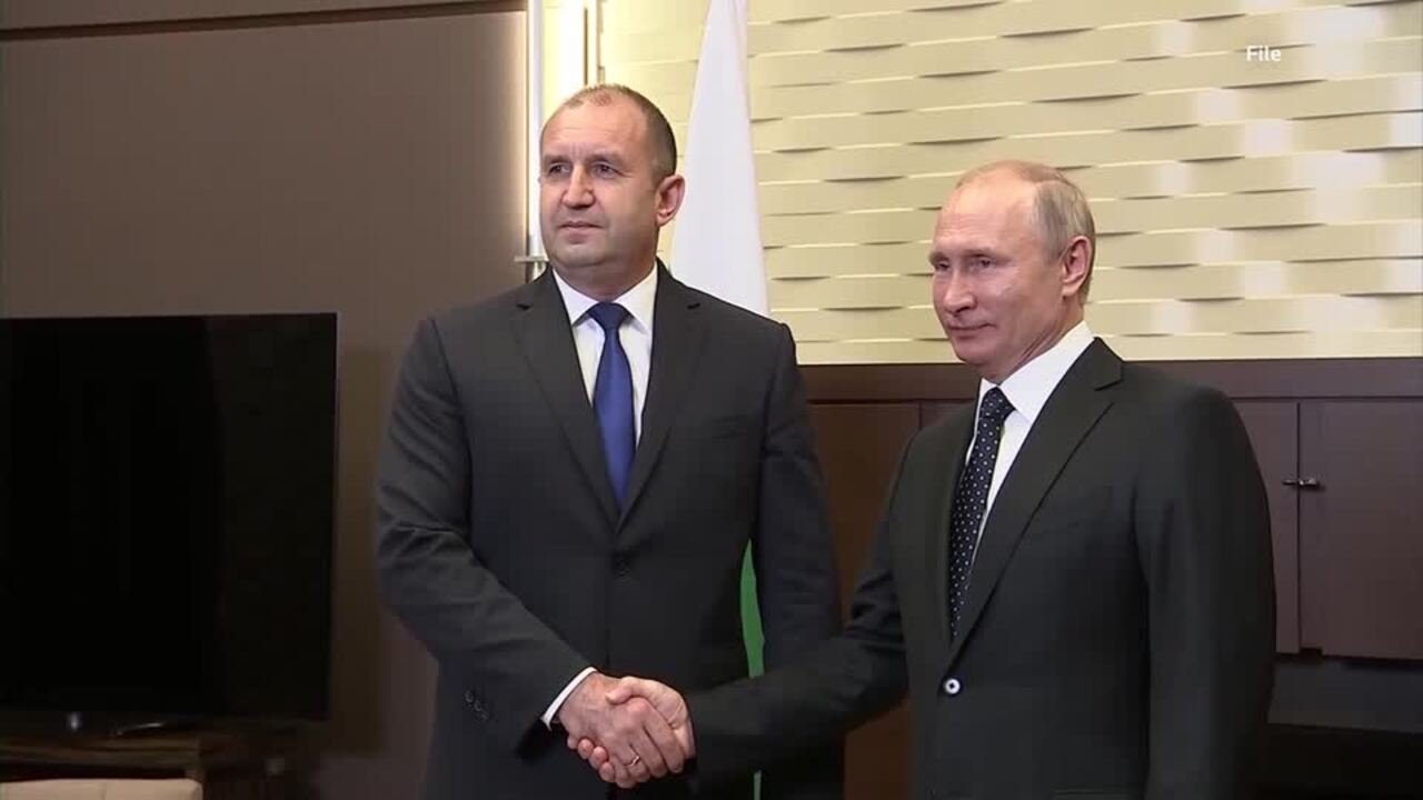 Wahl in Bulgarien: Pro Russischer Ex-Präsident Rumen Radev liegt in allen Umfragen vorne 27 Wähler in Sofia zur Wahl in Bulgarien