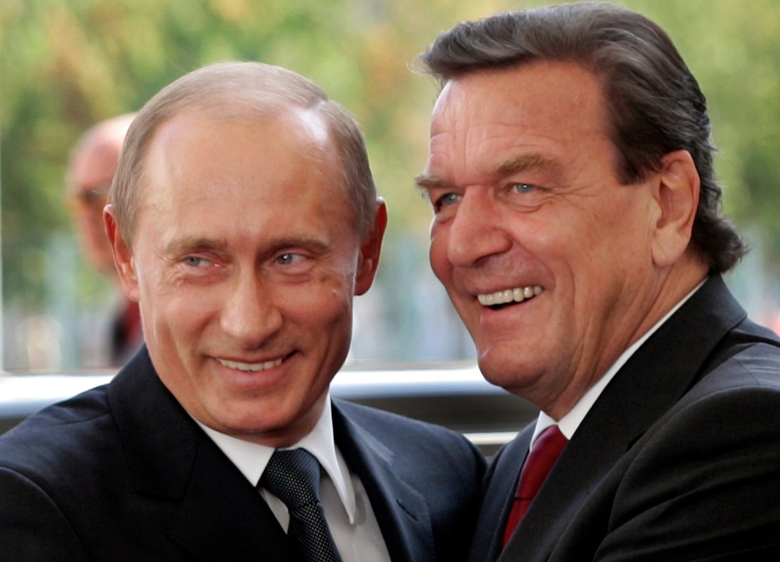 Gerhard Schroeder als umstrittener Vermittler