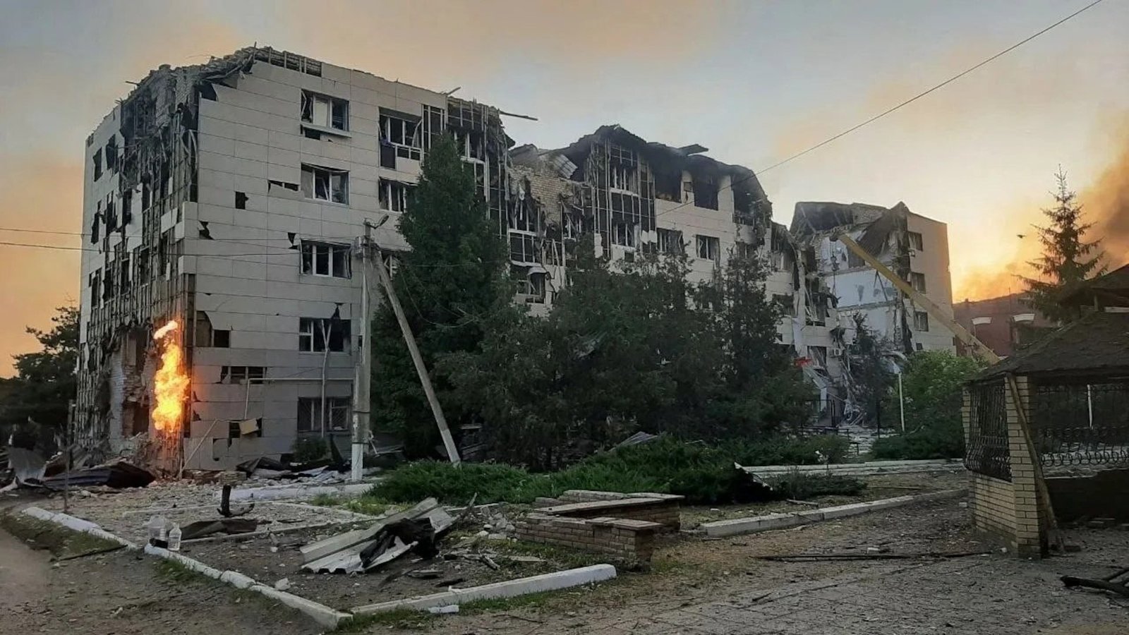 Rettungstrupps nach Angriff in Russland