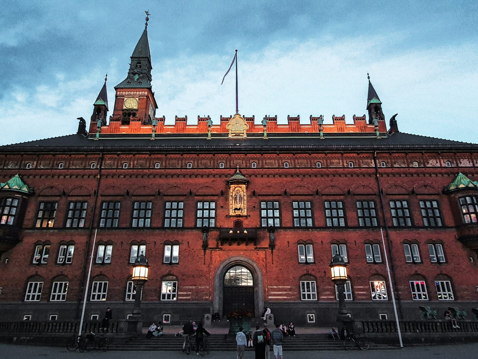 Das dänische Parlament in Kopenhagen berät über die Pläne von Mette Frederiksen.