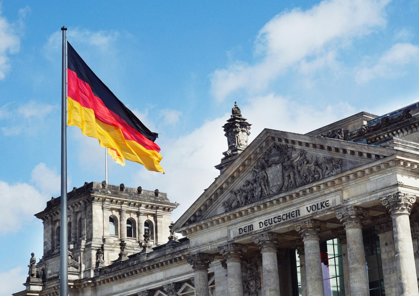 Schwere Fahrzeuge beim US-Truppenabzug aus Deutschland