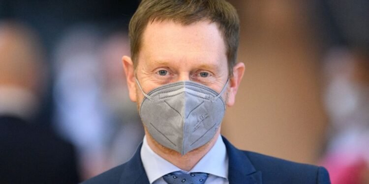 Kretschmer plant in Sachsen weitgehende Öffnungen – trotz Omikron