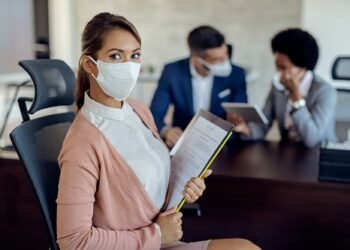 Österreich kehrt zur Maskenpflicht zurück