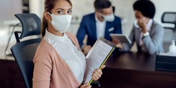 Österreich kehrt zur Maskenpflicht zurück