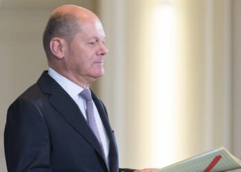 Scholz spricht auf dem Treffen der ostdeutschen Ministerpräsidenten