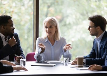 Studie zu Vorstandsgehältern