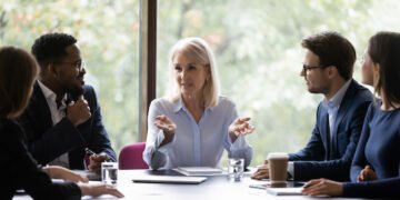 Studie zu Vorstandsgehältern