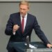 Umfrage zu Kostensenkungen in Unternehmen