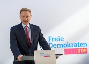 Altenpflegereform Kritik an Lindner