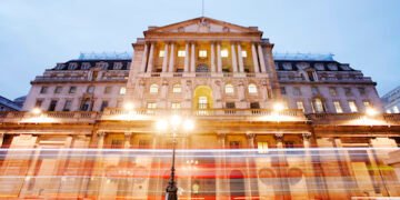 Bank von England hebt Leitzins an