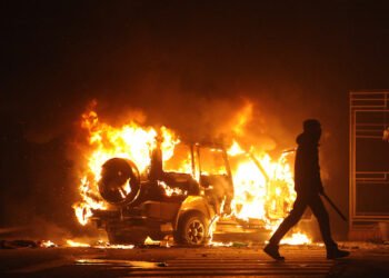 Mob in Frankreich zerstört Kultur