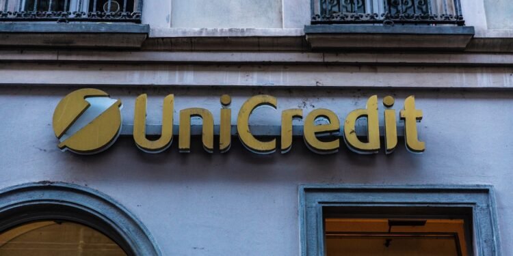UniCredit erhöht Commerzbank Anteil