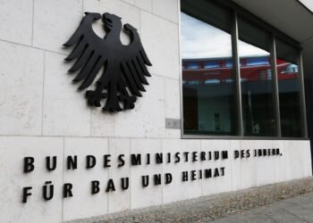 Dobrindt verteidigt Zurückweisungen