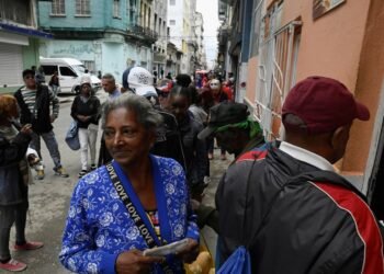 Warteschlangen und Lebensmittelknappheit als Folge der US-Sanktionen gegen Kuba