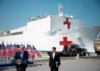 Ein US-Lazarettschiff der Mercy-Klasse im Einsatz für die Arktis-Mission 2026.