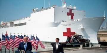 Ein US-Lazarettschiff der Mercy-Klasse im Einsatz für die Arktis-Mission 2026.