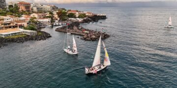 Schiffe der neuen Hilfsflotte für Gaza bei der Überfahrt im Mittelmeer Richtung Küstengebiet