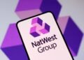 Grafische Darstellung der Aktienkurse im Kontext der NatWest Evelyn Übernahme für 3,4 Milliarden Dollar.