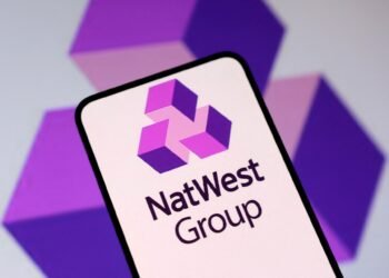 Grafische Darstellung der Aktienkurse im Kontext der NatWest Evelyn Übernahme für 3,4 Milliarden Dollar.