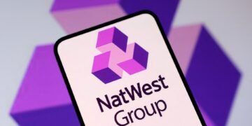 Grafische Darstellung der Aktienkurse im Kontext der NatWest Evelyn Übernahme für 3,4 Milliarden Dollar.