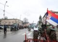 Landwirte blockieren Fahrbahn während des Agrarprotest Serbien