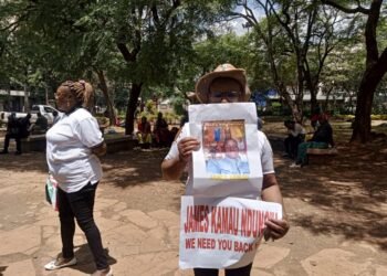 Familien von kenianische Rekruten in Russland beim Protest
