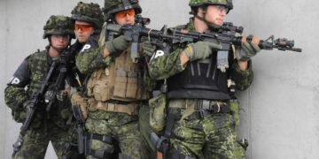 Verteidigungsminister Guido Crosetto erläutert die Strategie zur Italien Militär Aufstockung.