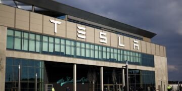 Porträt von André Thierig im Kontext der Beschwerde gegen Tesla-Manager