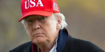 Ein modernes TV-Sendezentrum symbolisiert die technische Seite der Nexstar-Tegna Fusion