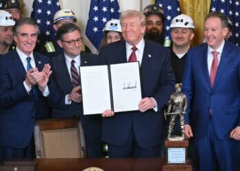 Donald Trump verkündet Ende der US-Abgasvorgaben